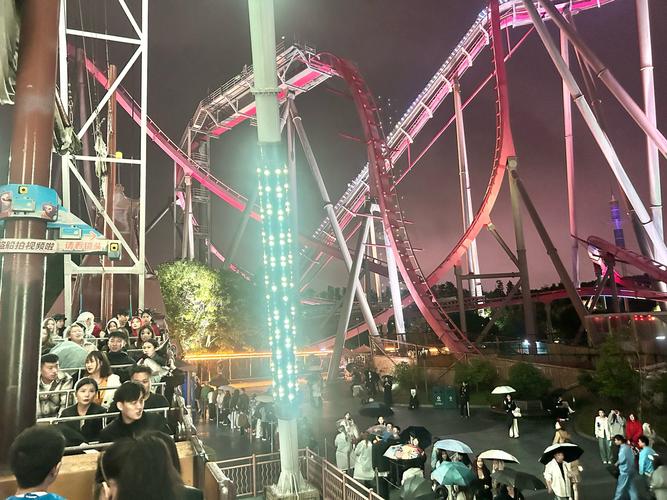 上海欢乐谷死过几个人( 上海欢乐谷一天能玩完吗 )