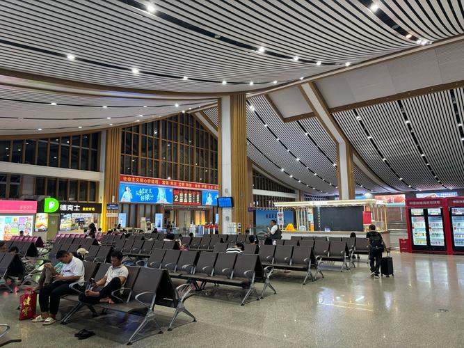 三亚动车站去什么景点近(三亚有什么动车站)