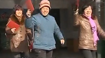 村民们领到了自己的“房产证”