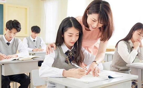 遇到问题寻求帮助学生