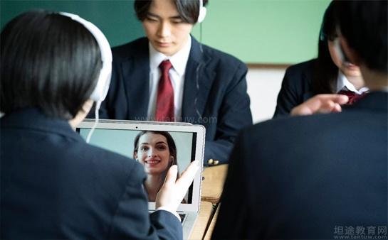 学生们和雅思老师线上交流
