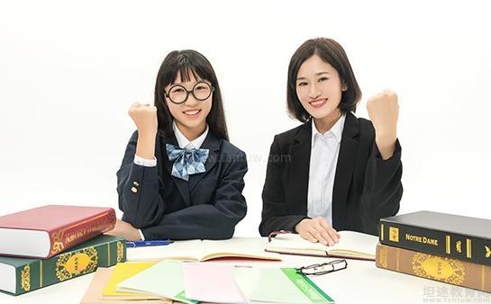 老师学生一起做题
